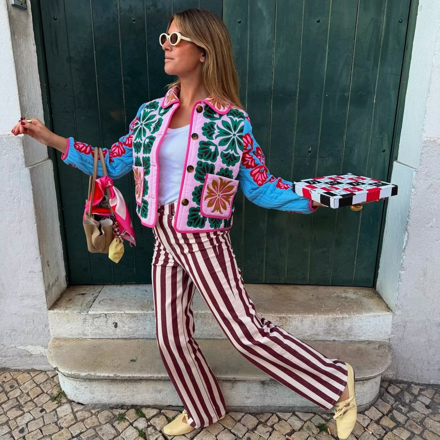 Street-style Cotton Puffer Jacket With A Bold Graphic Print - fizzle